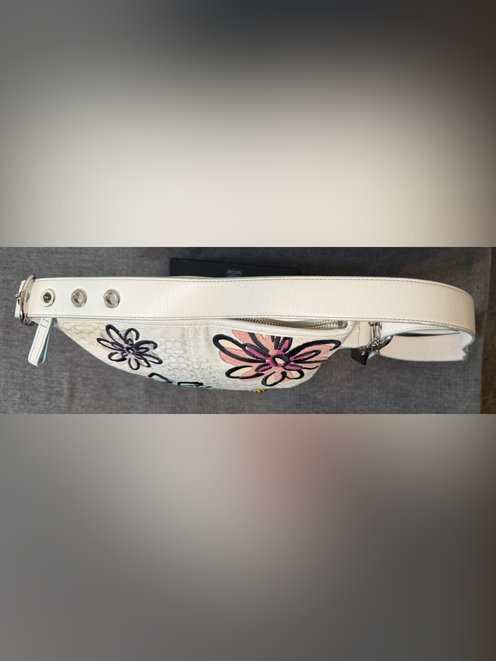 Coach Signature White Floral Bee Duffle Crossbody Bag No. A0769-F10871 - Picture 5 of 11